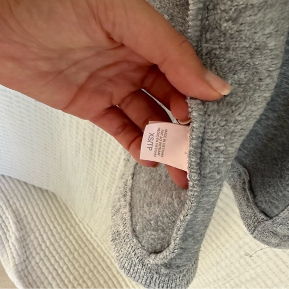 Victoria Secret Plush Fleece Robe - Picture 4 of 7